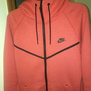 Nike tech only worn once